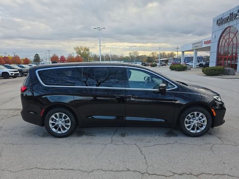 New 2026 Chrysler Pacifica Limited image 6