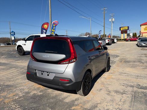 Used 2022 Kia Soul LX w/ Technology Package FWD image 3