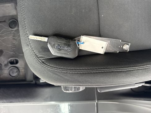 Used 2022 Jeep Wrangler Unlimited Sport AWD/4WD image 34