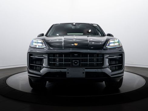 Certified 2025 Porsche Cayenne image 10