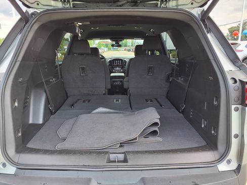 Used 2023 Chevrolet Traverse LT FWD image 13