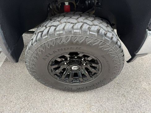 Used 2021 Chevrolet Silverado 2500 LT w/ Z71 Off-Road Package image 16