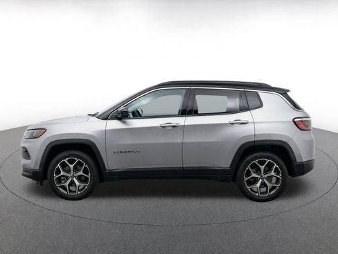 Used 2025 Jeep Compass Limited AWD/4WD image 4