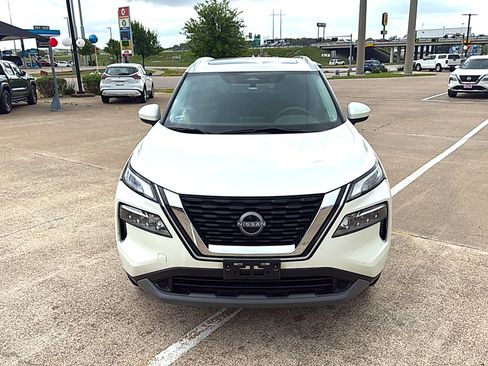 Used 2023 Nissan Rogue SV w/ SV Premium B Package image 3