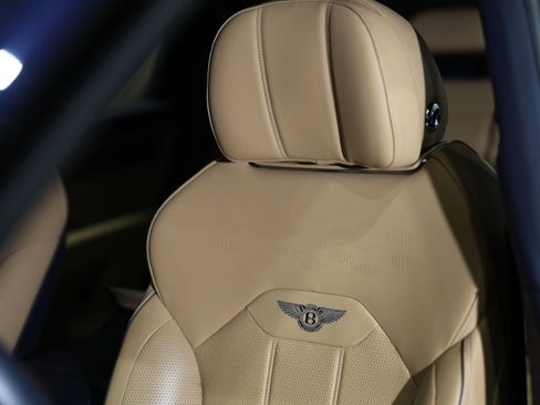 Used 2023 Bentley Bentayga Extended Wheelbase AWD/4WD image 31