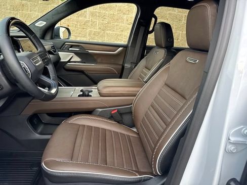 Used 2026 GMC Acadia Denali Ultimate w/ LPO, Floor Liner Package AWD/4WD image 18