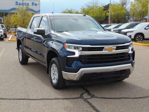 Used 2023 Chevrolet Silverado 1500 LT AWD/4WD image 9