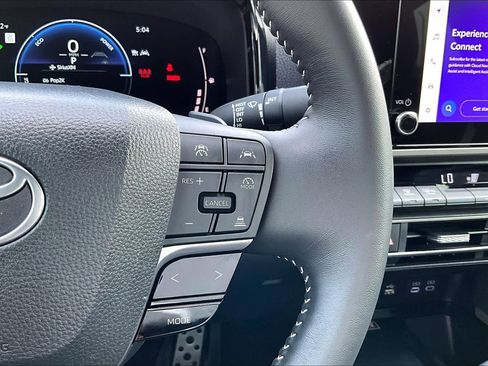 Used 2025 Toyota Camry SE image 25