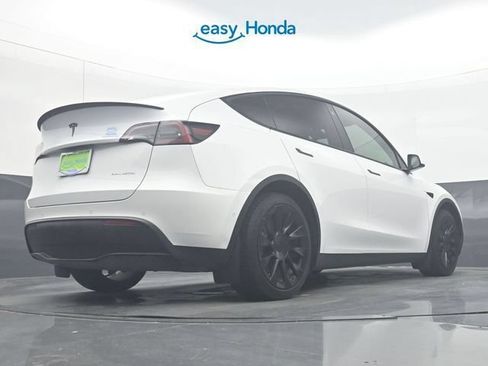 Used 2022 Tesla Model Y Long Range AWD/4WD image 31