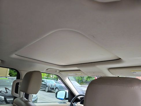 Used 2018 Land Rover Discovery SE AWD/4WD image 36