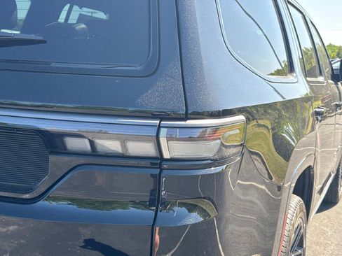 New 2026 Jeep Grand Wagoneer Limited AWD/4WD image 12