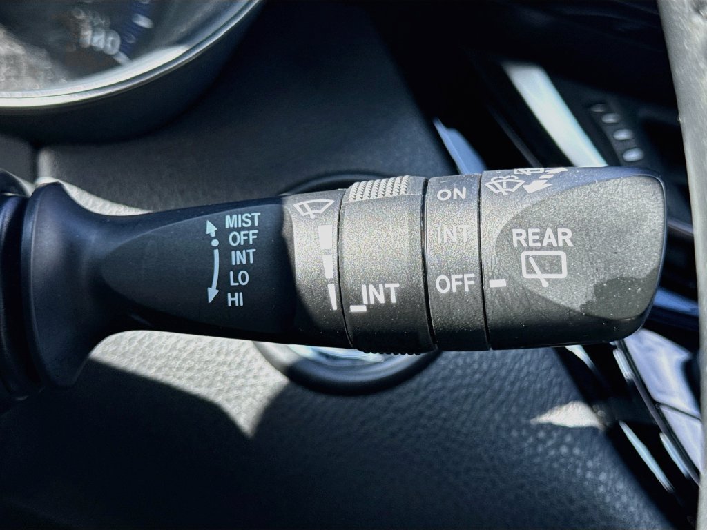 Used 2020 Toyota C-HR XLE FWD image 13