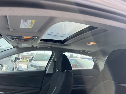 Used 2024 Hyundai Elantra SEL w/ Convenience Package image 18