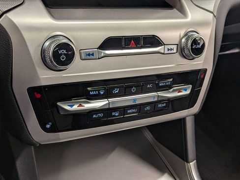 Used 2022 Ford Explorer XLT w/ Equipment Group 202A image 15