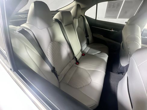 Used 2019 Toyota Camry SE w/ Sunroof Package image 26