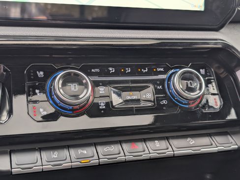 Used 2025 GMC Sierra 2500 AT4 w/ AT4 Premium Plus Package image 25