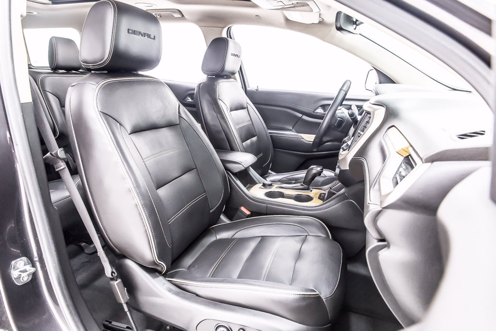 Used 2019 GMC Acadia Denali w/ Technology Package FWD image 31