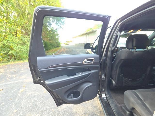 Used 2016 Jeep Grand Cherokee Laredo w/ Quick Order Package 23E RWD image 18