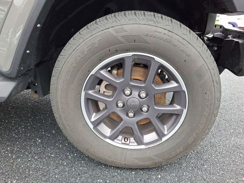 Used 2022 Jeep Gladiator Overland w/ LED Lighting Group image 12