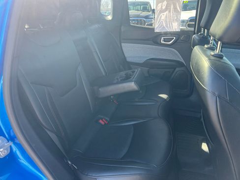Used 2023 Jeep Compass Latitude w/ Sun and Sound Group AWD/4WD image 18