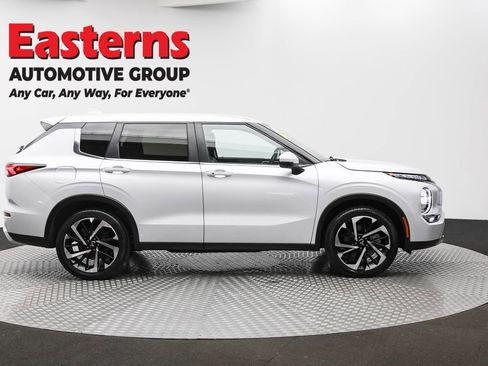 Used 2024 Mitsubishi Outlander SE image 4