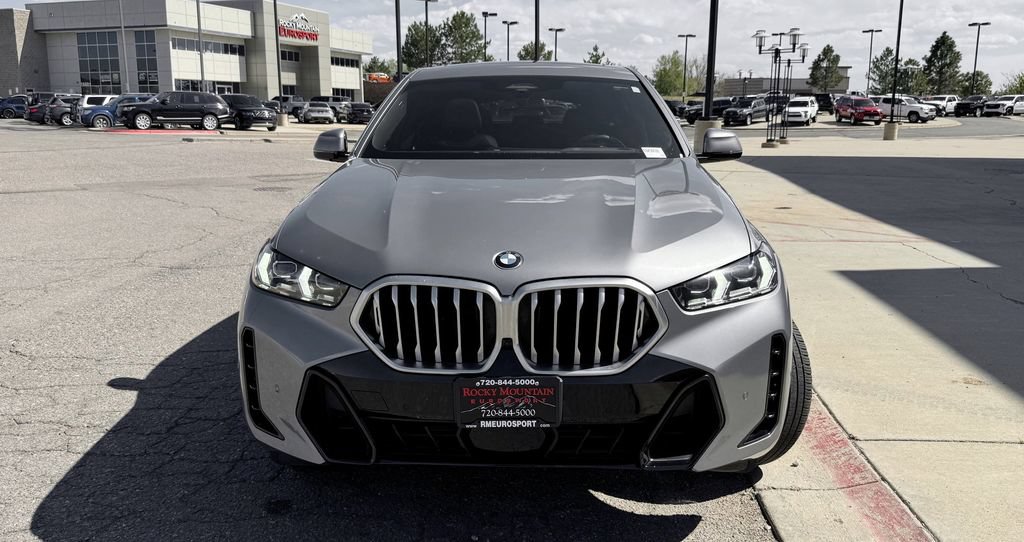 Used 2025 BMW X6 xDrive40i w/ Climate Comfort Package AWD/4WD image 3