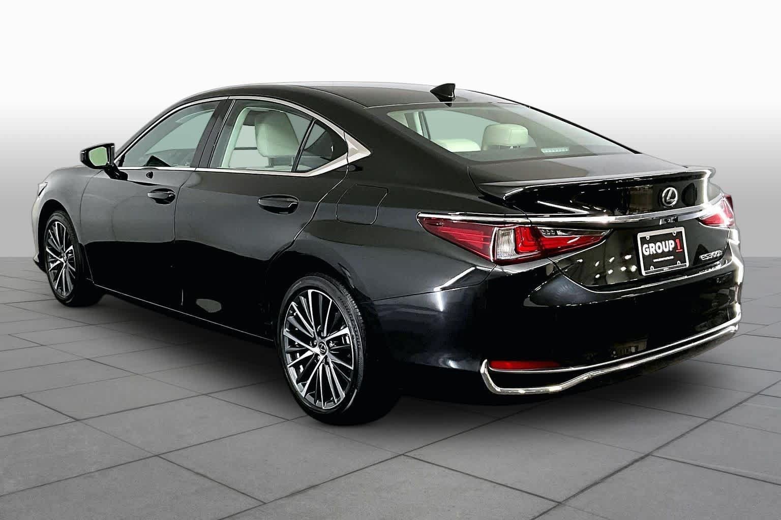 Used 2025 Lexus ES 300h w/ Premium Package FWD image 12