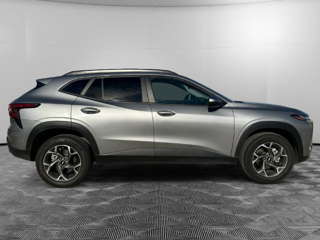 Used 2025 Chevrolet Trax LT FWD image 6
