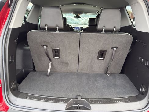 Certified 2023 GMC Acadia SLT w/ Preferred Package image 36