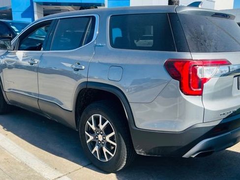 Used 2023 GMC Acadia SLE image 3