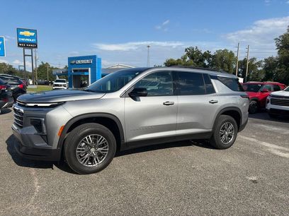 Used 2025 Chevrolet Traverse LT