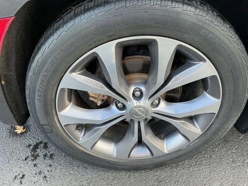 Used 2018 Chrysler Pacifica Limited w/ Tire & Wheel Group image 5