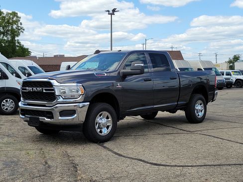 Used 2024 RAM 2500 Tradesman w/ Chrome Appearance Group AWD/4WD image 2