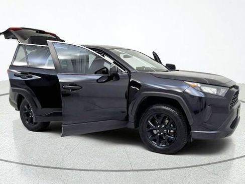 Used 2022 Toyota RAV4 LE FWD image 11