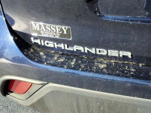 Used 2024 Toyota Highlander XLE image 9