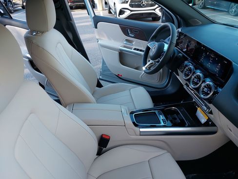 Certified 2025 Mercedes-Benz GLA 250 image 11