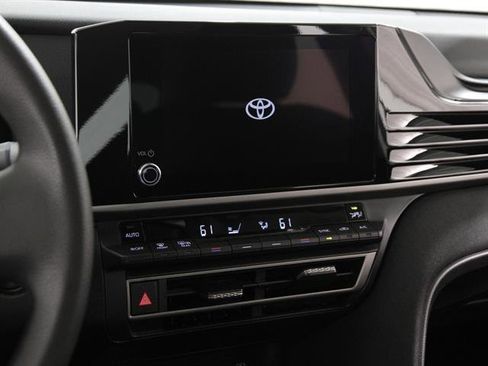 Used 2025 Toyota Camry LE image 9