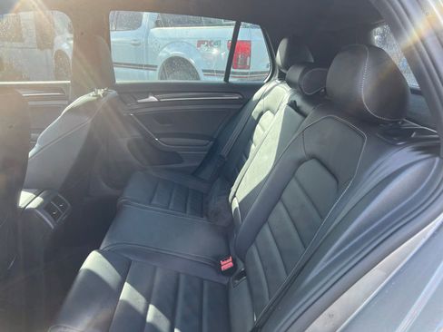 Used 2017 Volkswagen Golf R 4-Door image 18