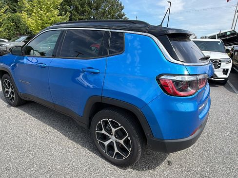 Used 2024 Jeep Compass Limited AWD/4WD image 10