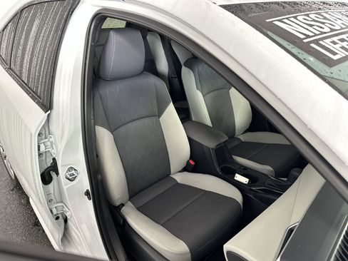 Used 2025 Toyota Corolla LE image 31