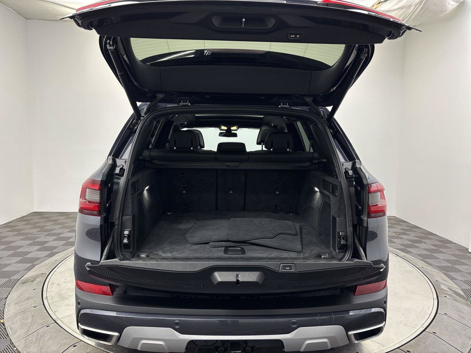 Used 2019 BMW X5 xDrive40i w/ Executive Package AWD/4WD image 21
