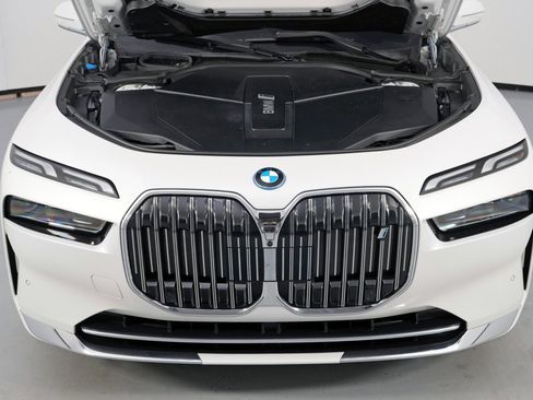 Used 2023 BMW i7 xDrive60 AWD/4WD image 5