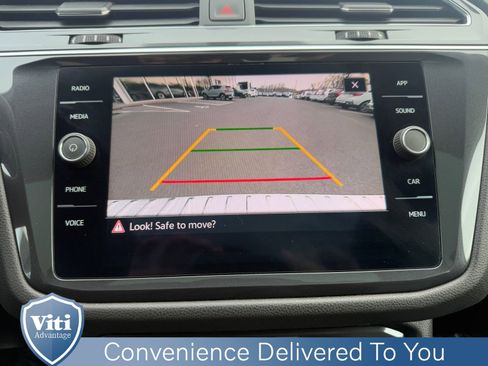 Used 2021 Volkswagen Tiguan SE w/ Panoramic Sunroof Package image 33