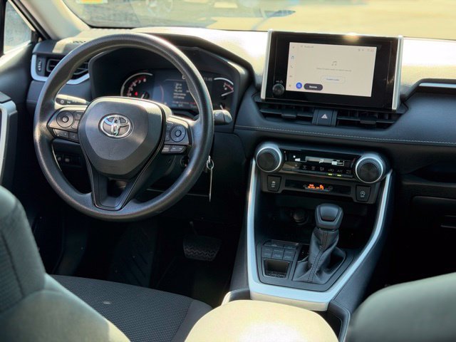 Used 2025 Toyota RAV4 LE AWD/4WD image 35