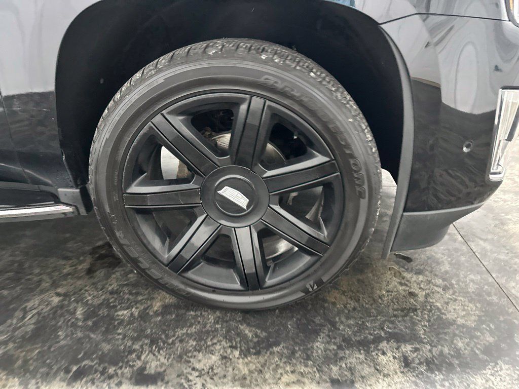 Used 2020 Cadillac Escalade Luxury AWD/4WD image 4