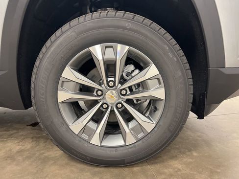 New 2026 Chevrolet Equinox LT w/ Convenience Package II AWD/4WD image 19