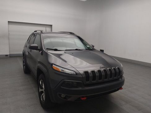 Used 2018 Jeep Cherokee Trailhawk image 13