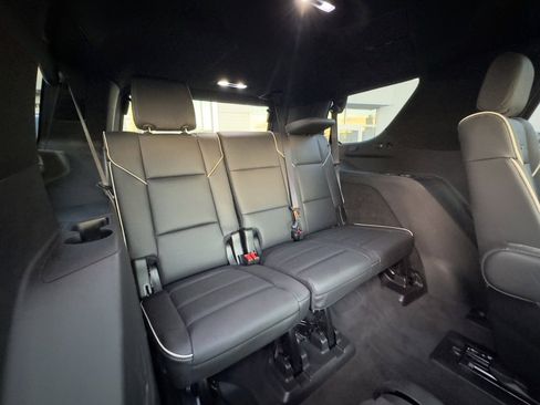 Used 2023 Cadillac Escalade Premium Luxury image 21