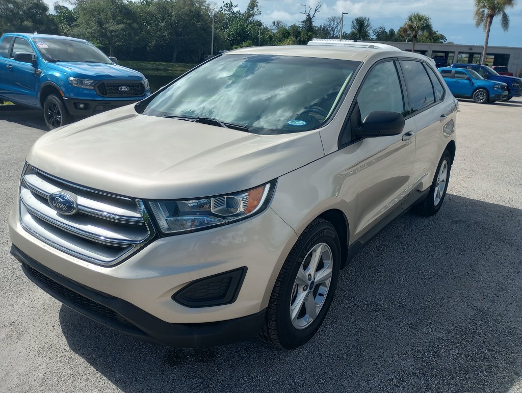 Certified 2018 Ford Edge SE FWD image 3