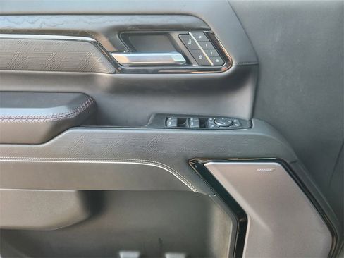 Used 2025 GMC Sierra 2500 AT4X image 18